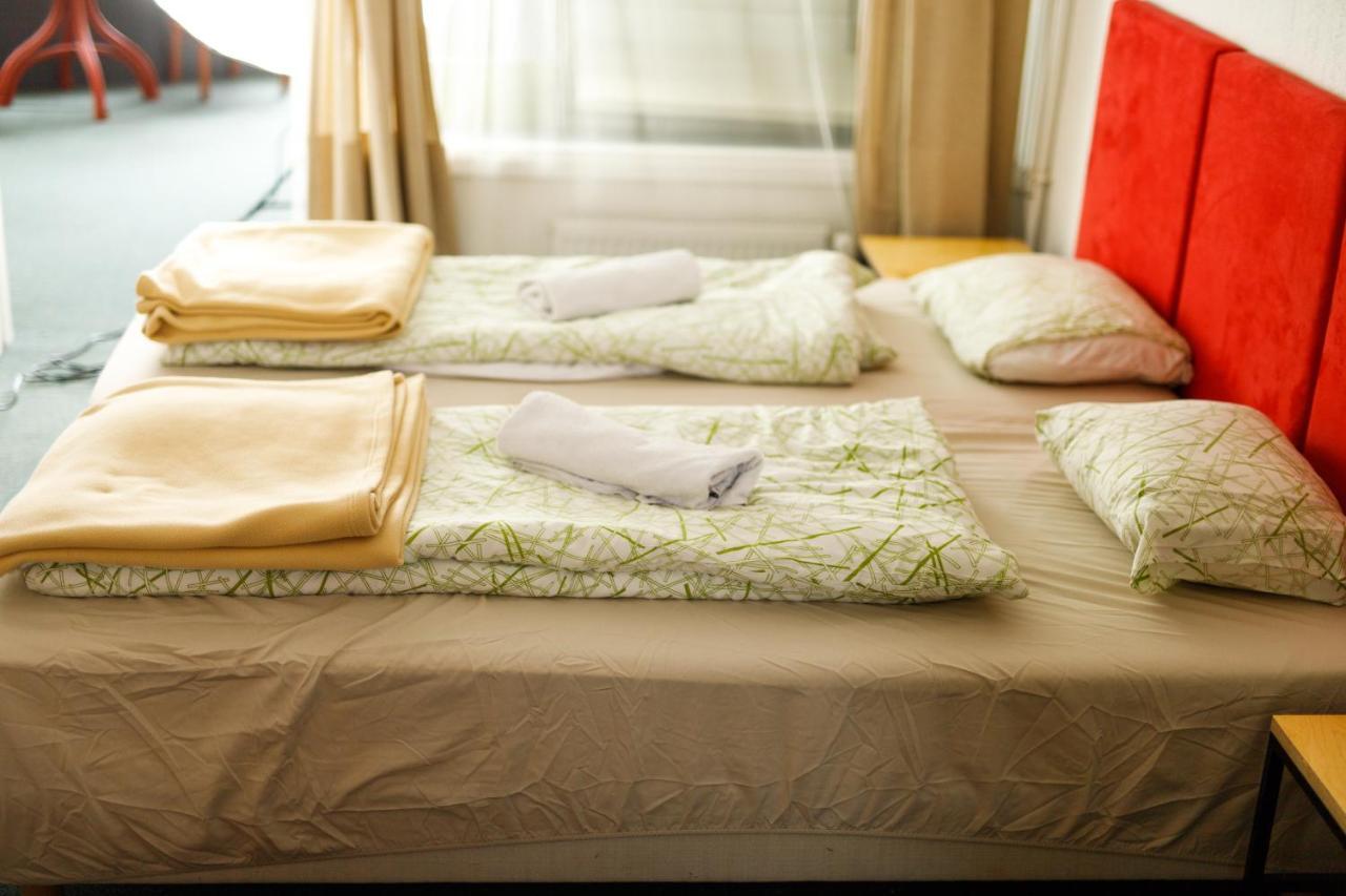 Kaskada Hotel Познань Экстерьер фото